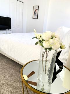 Best views, 2 balconies, 2 bedrooms, pool, gym, parking - 9