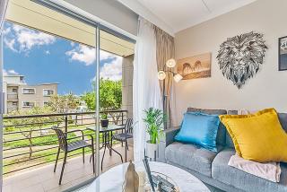 Reduced rates, Modern Self-Check-in, 2 bed Apartment next to Dainfern square shopping centre - Sandton - 2