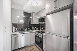 Cozy 2BR Family Friendly Retreat With Parking and Just 6 Minutes away from Niagara Falls - 5