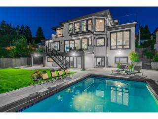 Luxury Large Modern Home with Pool - West Vancouver - 0