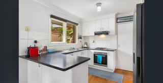 3 Bedroom Home in North Bendigo - Bendigo - 4