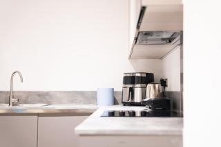 High Rise 2 Bedroom Apartment in London - - 5