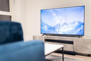 High Rise 2 Bedroom Apartment in London - - 8