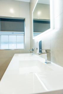 Lethbridge Villa 49 3-bedroom Apartment with private HOT TUB,Fibre WiFi, free parking, sleeps 6 - 4