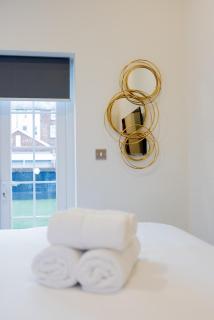 Lethbridge Villa 49 3-bedroom Apartment with private HOT TUB,Fibre WiFi, free parking, sleeps 6 - 3