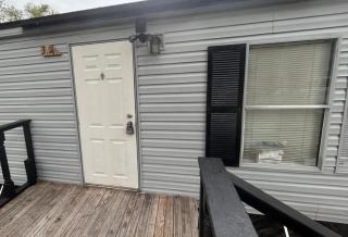 Large bedroom and bathroom to enjoy - 9