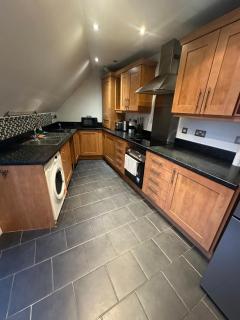 Contractor's Suite - Free Private Parking and 2 Bath - Southampton - 3