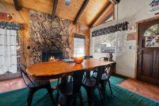 Bear Paw Lodge, 1 min from Bear Mountain, Balcony - 5
