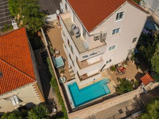 Apartments Aura - Comfort Studio Apartment 7 with shared swimming pool - 2