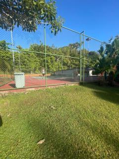 Sunny 2-bed condo - fast WIFI - 4