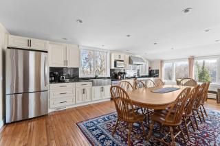The Navillus House with Hot Tub, Slopeside, Ski On Ski Off, Air Conditioning - Killington - 0