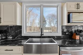 The Navillus House with Hot Tub, Slopeside, Ski On Ski Off, Air Conditioning - Killington - 4