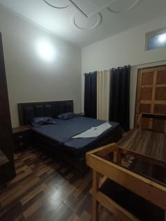 Happy Homestay And Rooftop cafe - Chamba - 8
