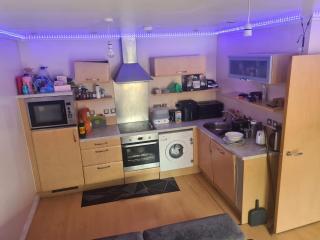 Modern Apartment - Barking - 3