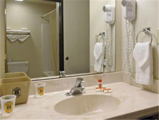 Super 8 by Wyndham Cleveland TX - 7