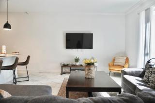 Stylish 4-Bed 3-Bath Townhome w Private Pool 357 - 4