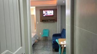 KITNET no coração de Balneário Camboriú - 04 pessoas - camelódromo - av central - igreja - 03 quadras mar - Ar-condicionado - BTV canais livres - HBO - Filmes - Séries- Garagem rotativa no prédio - Wi-Fi free 250 Mega - Point de bares e restaurantes - 8