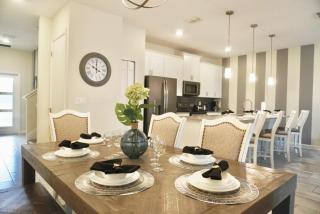 Spacious retreat w pool close to Disney 340 - 1