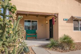 Grandma's Old Town Adobe House! Hot Tub & Pet Friendly & No Pet Fee! - Albuquerque - 0