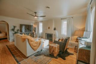 Grandma's Old Town Adobe House! Hot Tub & Pet Friendly & No Pet Fee! - Albuquerque - 8