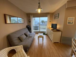 Appartement rénové à 20m de la plage Trestraou, 2 ch, court séjour possible, animal accepté - FR-1-368-444 - Perros-Guirec - 0