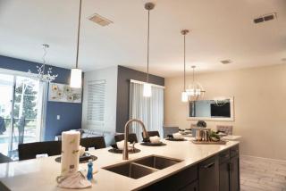 Spacious 4BR Townhome Private Pool & Resort Access 114 - Kissimmee - 8