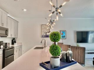 Luxury 4 Bedroom 3 bath pool Home 237 - Kissimmee - 2