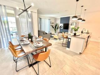 Luxury 4 Bedroom 3 bath pool Home 255 - 8