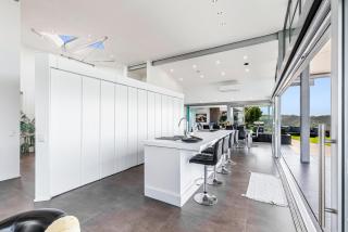 Luxury Hilltop Villa with Breathtaking Views- Perfect for Family Stays & Events - 1