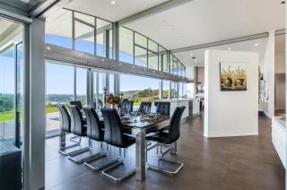 Private Hilltop Villa with Breathtaking Views - Luxury Stays and Event Hire - Waiwera - 9