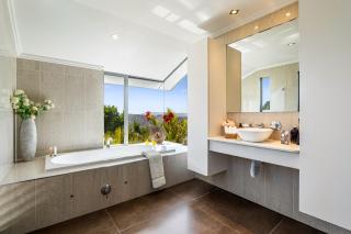 Private Hilltop Villa with Breathtaking Views - Luxury Stays and Event Hire - Waiwera - 5