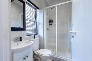 Apartment18Lifestyle Gordons Bay Beachfront - 3