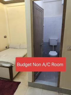 DS Residency Varanasi-Prime Location-Parking - Varanasi - 9
