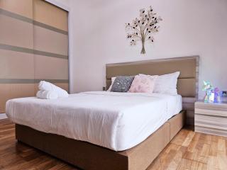 Paragon Suites Studios with Private Jacuzzi near CIQ RTS - 2