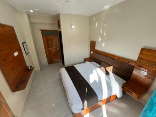 Himalayan Hill Top Resort - Kanatal - 3