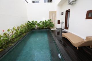 Queen Seminyak Villa by Walidwipa Paradise Hospitality - Seminyak - 9