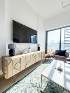Tastefully Decorated 1 BR in JVC - 9