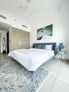 Tastefully Decorated 1 BR in JVC - 8