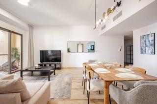 Stylish beachside apartment 3 beds in JBR - 1