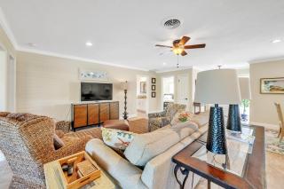 Beautiful Pool Home Near Siesta Key Beach home - Sarasota - 8