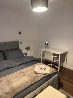 Modern spacious flat Aylesbury town centre, Free parking on site close to train station - Buckinghamshire - 9
