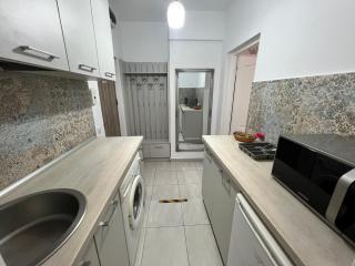 Bright & Beautiful Studio in Prime Location Walk to Everything - 3