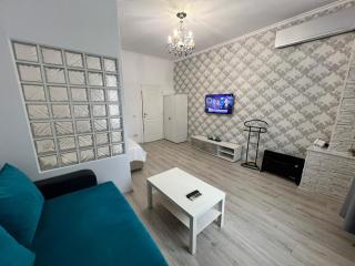 Bright & Beautiful Studio in Prime Location Walk to Everything - Bucarest - 6