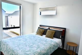Modern 3BR Escape 3 Private Baths Rare Garage Perfect for Groups - Christchurch - 0