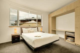 Waves 203 on Currumbin - Gold Coast - 1