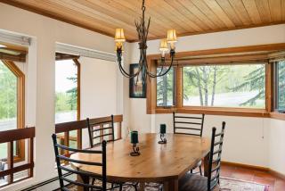 Lovely Snowmass View Townhome with Ski Access by The Woodrun V Townhouses - 2