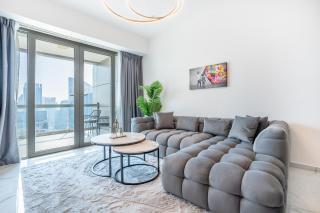 RH -Luxury 1BR, Large Balcony & High-End Interiors, Downtown - 8