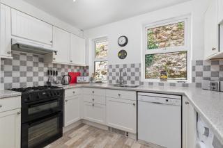 Penlan - Short Stroll to Town and Beaches - Tenby - 4