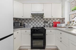 Penlan - Short Stroll to Town and Beaches - Tenby - 3