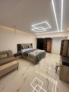 Luxury 3BR Modern with Nile View from All Rooms - 6